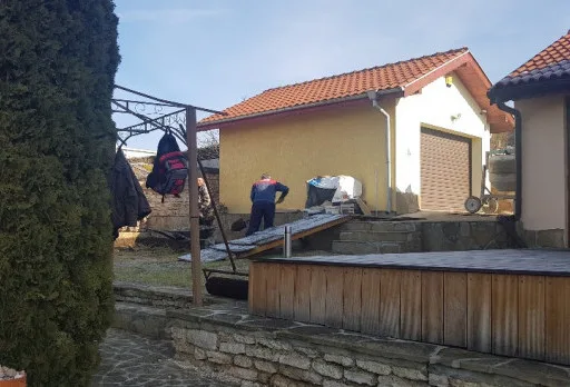 Строителство на каменна ограда, площадка за барбекю и подпорна стена до Албена