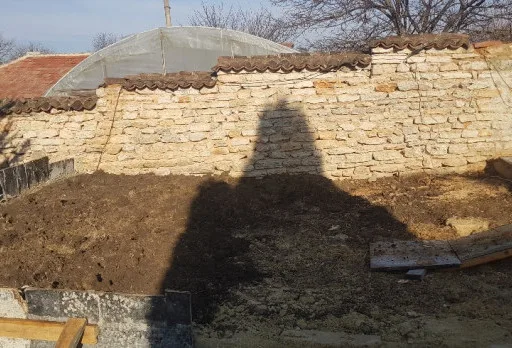 Строителство на каменна ограда, площадка за барбекю и подпорна стена до Албена