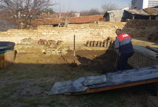Строителство на каменна ограда, площадка за барбекю и подпорна стена до Албена