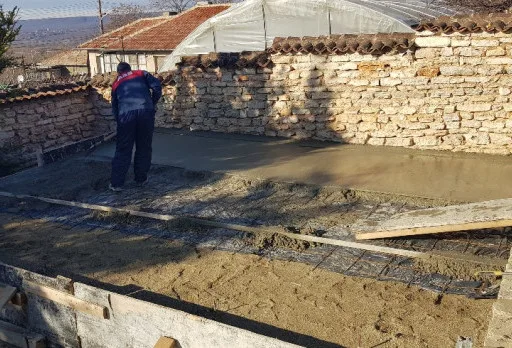 Строителство на каменна ограда, площадка за барбекю и подпорна стена до Албена