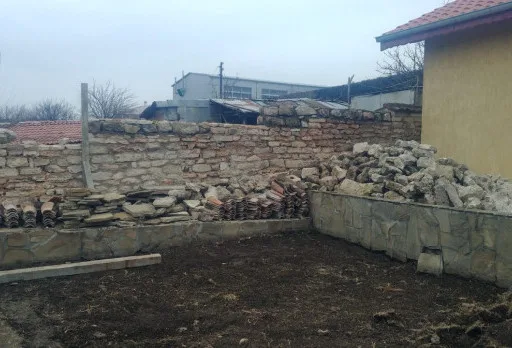 Строителство на каменна ограда, площадка за барбекю и подпорна стена до Албена