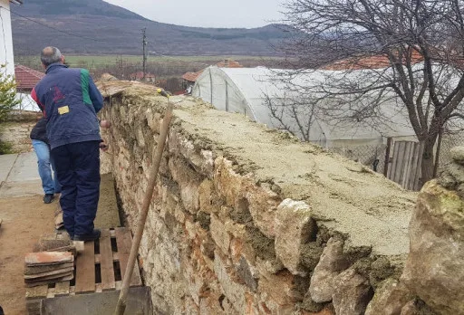 Строителство на каменна ограда, площадка за барбекю и подпорна стена до Албена