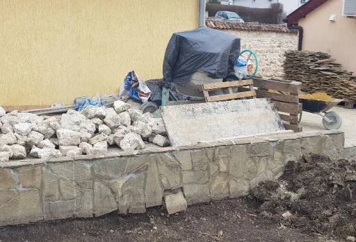 Строителство на каменна ограда, площадка за барбекю и подпорна стена до Албена