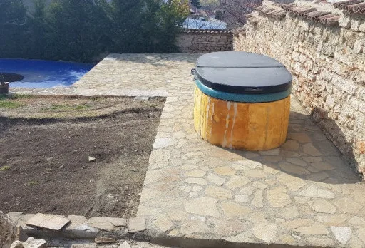 Строителство на каменна ограда, площадка за барбекю и подпорна стена до Албена
