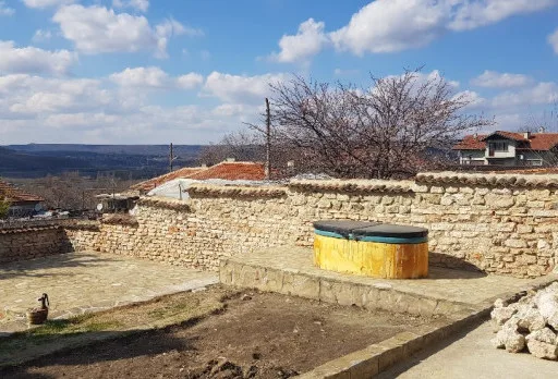 Строителство на каменна ограда, площадка за барбекю и подпорна стена до Албена