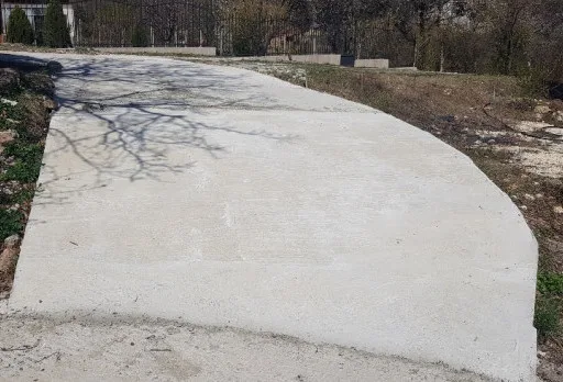 Building a concrete driveway near Varna