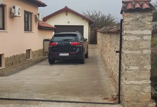 Строителство на мини голф игрище в двор на къща до Албена