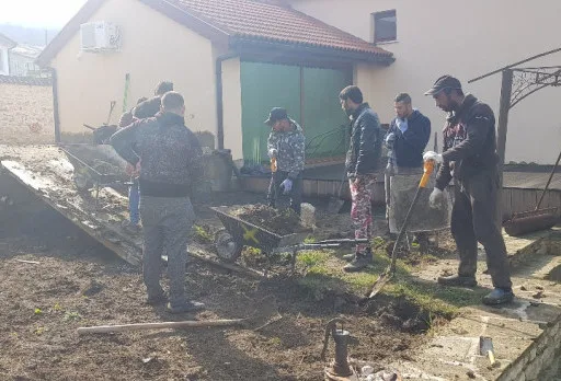 Строителство на мини голф игрище в двор на къща до Албена