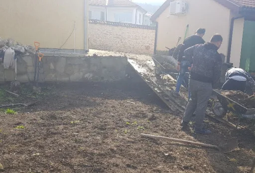 Строителство на мини голф игрище в двор на къща до Албена
