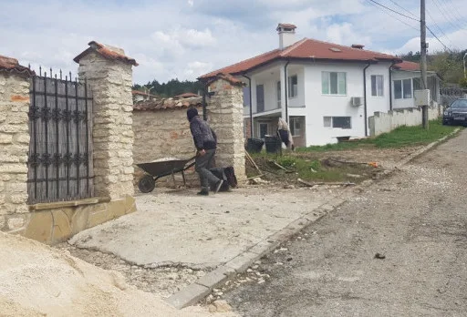 Строителство на мини голф игрище в двор на къща до Албена