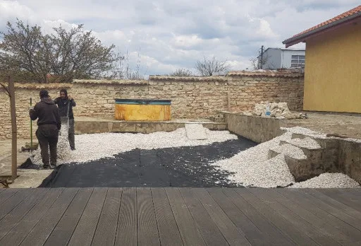 Строителство на мини голф игрище в двор на къща до Албена