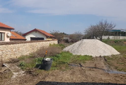 Строителство на мини голф игрище в двор на къща до Албена