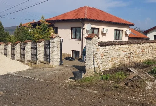 Строителство на мини голф игрище в двор на къща до Албена