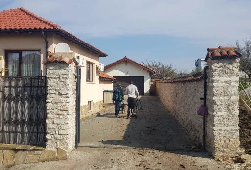 Строителство на мини голф игрище в двор на къща до Албена