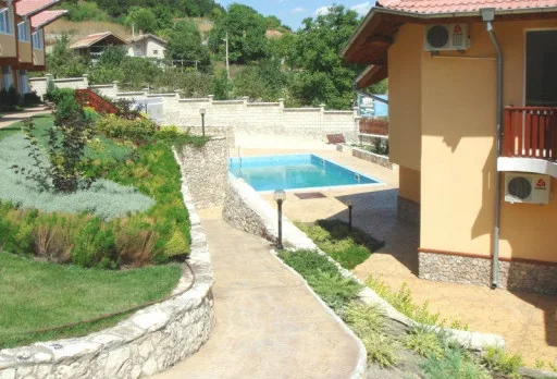 Строителство на 8 къщи в Балчик, с. Рогачево