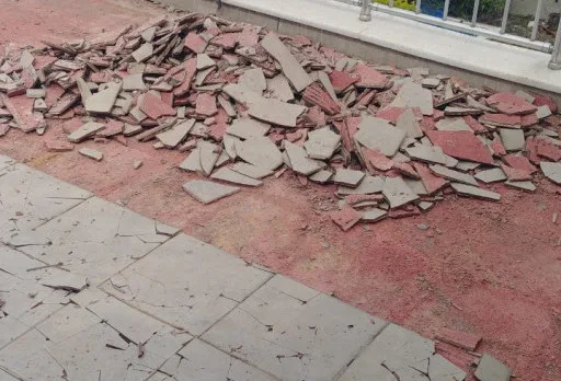 Reparaturarbeiten an Dach und Terrassen eines Mehrfamilienhauses in Varna