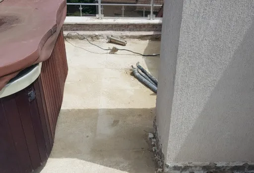 Reparaturarbeiten an Dach und Terrassen eines Mehrfamilienhauses in Varna