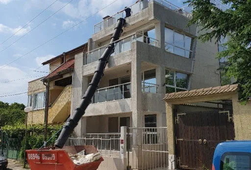 Reparaturarbeiten an Dach und Terrassen eines Mehrfamilienhauses in Varna