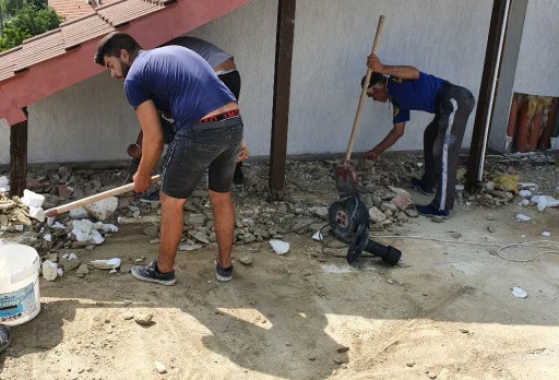 Reparaturarbeiten an Dach und Terrassen eines Mehrfamilienhauses in Varna