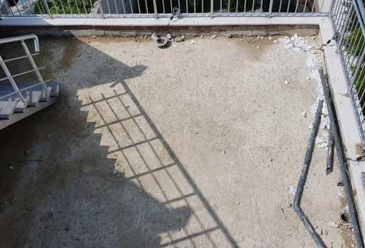 Reparaturarbeiten an Dach und Terrassen eines Mehrfamilienhauses in Varna