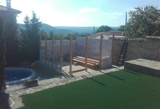 Строителство на барбекю в с. Оброчище, Албена