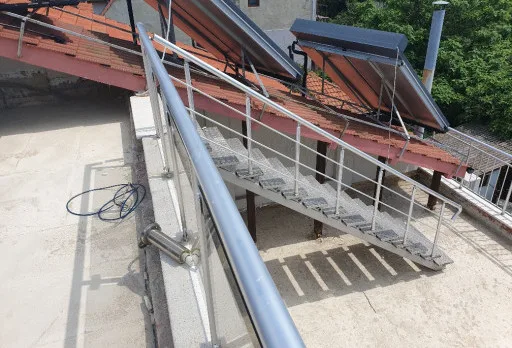 Reparaturarbeiten an Dach und Terrassen eines Mehrfamilienhauses in Varna