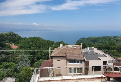Reparaturarbeiten an Dach und Terrassen eines Mehrfamilienhauses in Varna