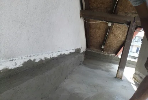 Reparaturarbeiten an Dach und Terrassen eines Mehrfamilienhauses in Varna