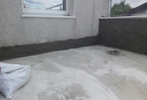 Reparaturarbeiten an Dach und Terrassen eines Mehrfamilienhauses in Varna