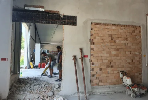 Строителство на бетонови рампи и пробиване на отвори в стени и под в Генерал Тошево