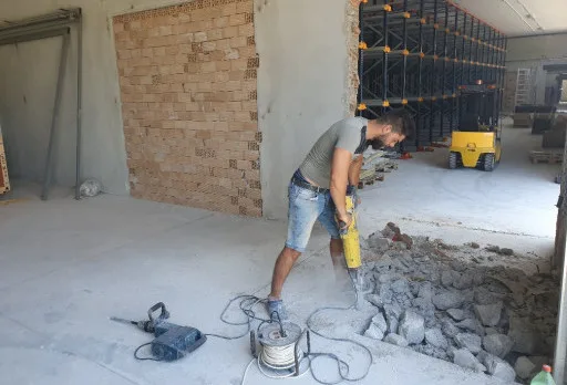 Строителство на бетонови рампи и пробиване на отвори в стени и под в Генерал Тошево