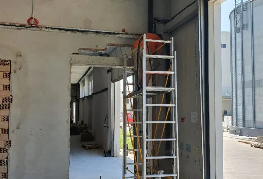 Строителство на бетонови рампи и пробиване на отвори в стени и под в Генерал Тошево