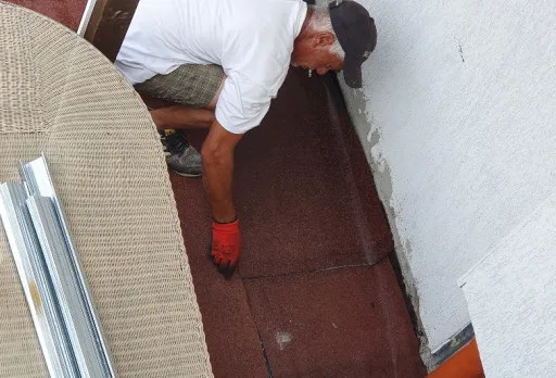 Reparaturarbeiten an Dach und Terrassen eines Mehrfamilienhauses in Varna