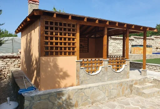 Строителство на барбекю в с. Оброчище, Албена