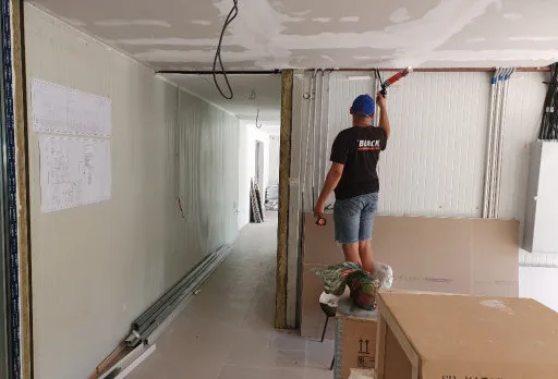 Строителни работи и монтаж на гипсокартон на мелница в Генерал Тошево