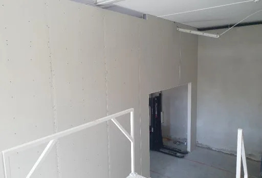 Строителни работи и монтаж на гипсокартон на мелница в Генерал Тошево