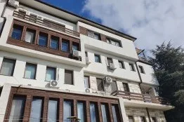 Bau- und Reparaturarbeiten in einem Verwaltungsgebäude in Balchik