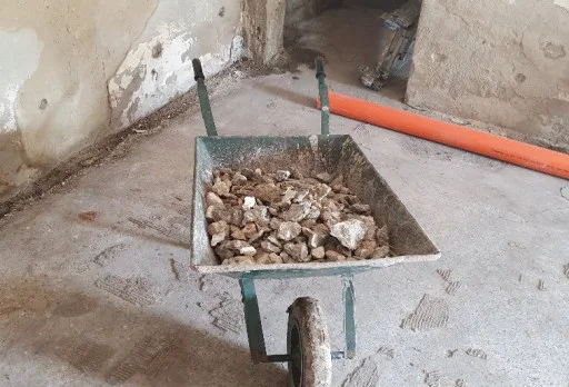Bau- und Reparaturarbeiten in einem Verwaltungsgebäude in Balchik