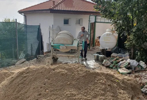 Строителство на ограда в близост до Варна