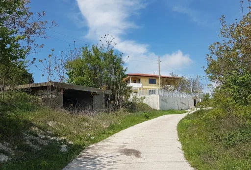 Модерна вила с плосък покрив в Балчик