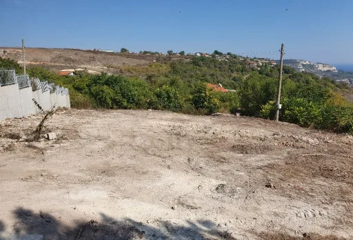 Модерна вила с плосък покрив в Балчик