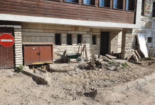 Bau- und Reparaturarbeiten in einem Verwaltungsgebäude in Balchik