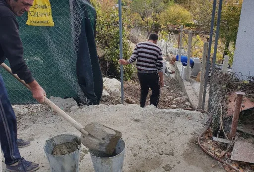 Строителство на ограда в близост до Варна