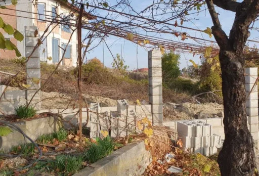 Строителство на ограда в близост до Варна