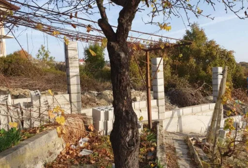 Строителство на ограда в близост до Варна