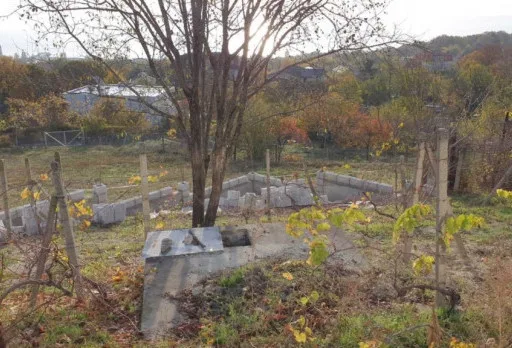 Строителство на ограда в близост до Варна