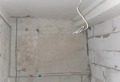 Bau- und Reparaturarbeiten in einem Verwaltungsgebäude in Balchik