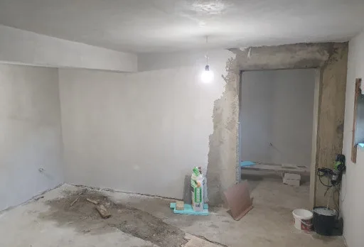 Bau- und Reparaturarbeiten in einem Verwaltungsgebäude in Balchik