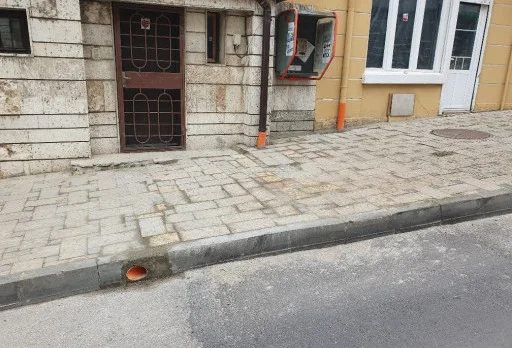 Bau- und Reparaturarbeiten in einem Verwaltungsgebäude in Balchik