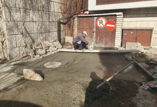 Bau- und Reparaturarbeiten in einem Verwaltungsgebäude in Balchik